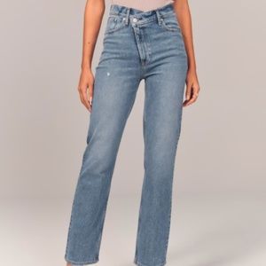 Abercrombie & Fitch Ultra High Rise 90s Straight Jean with Crossover Button Deta